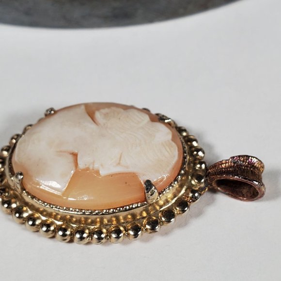 Vintage shell cameo pendant Victorian revival - Picture 2 of 8